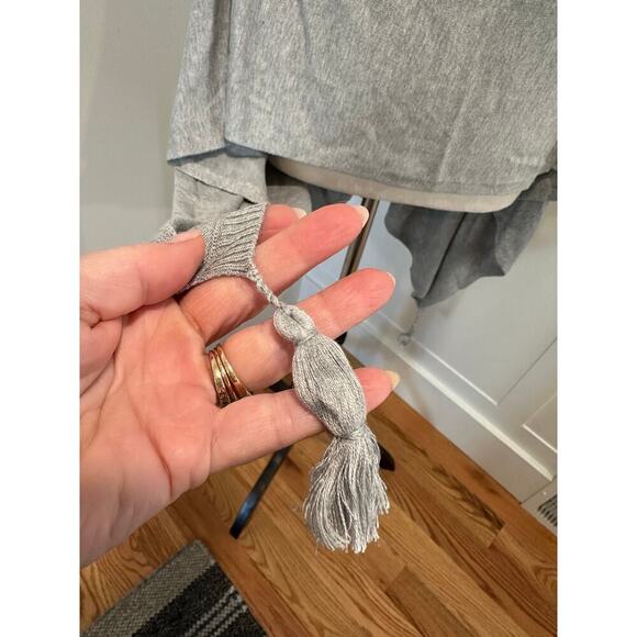 Shiraleah Travel Sweater Poncho O/S - Picture 4 of 4